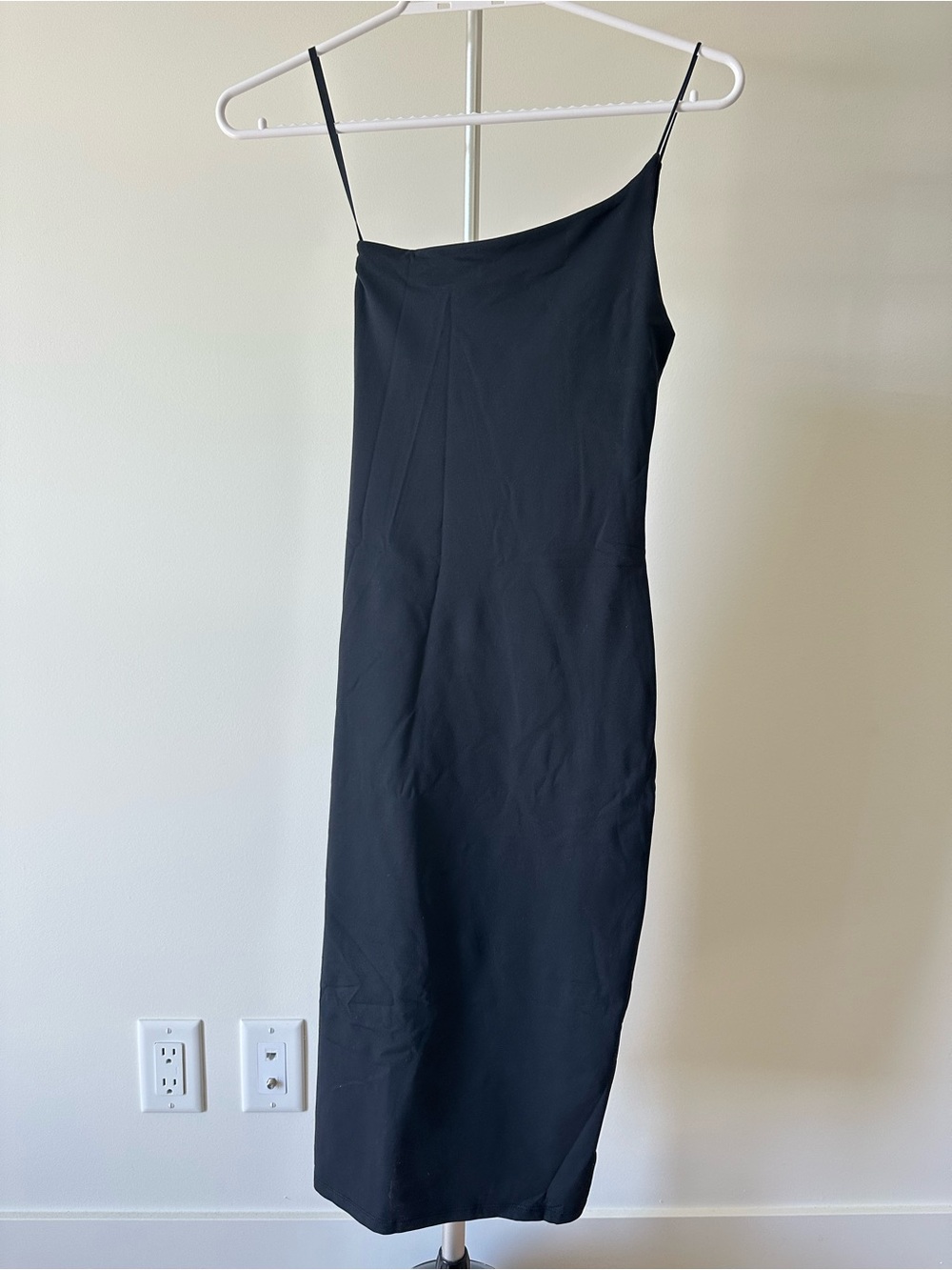 Aritzia Babaton Contour Slip Dress in Black